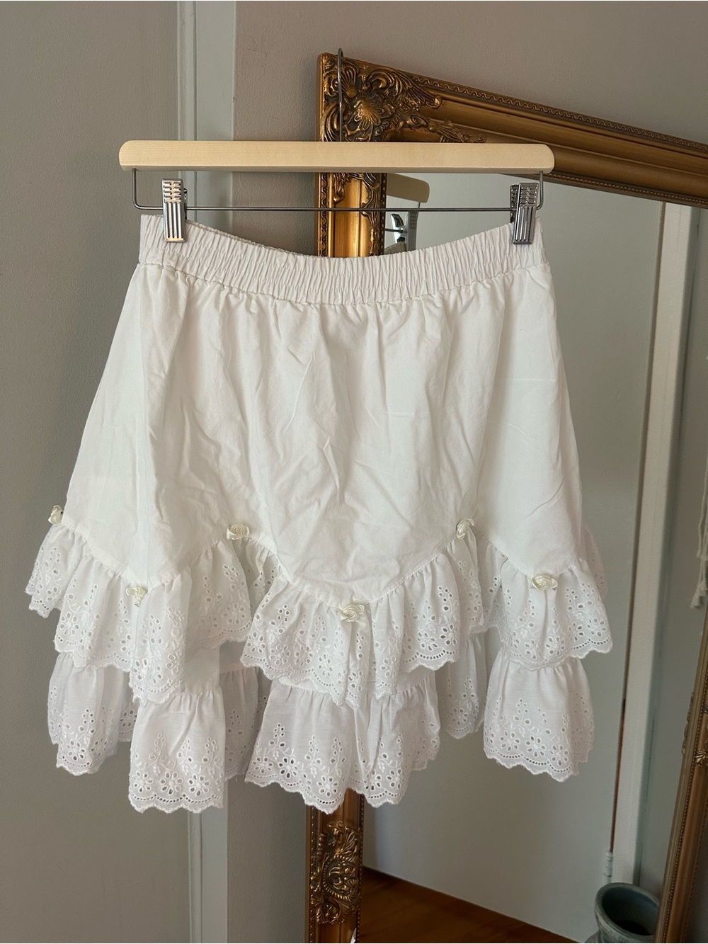 Vintage express White Eyelet Ruffle Skirt - Classic Women's Skirt
